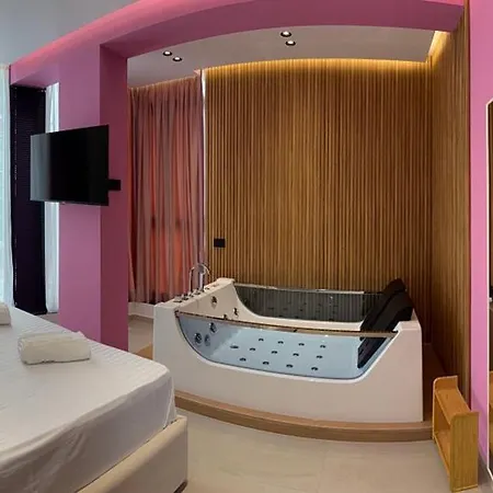 Kloi - & Jacuzzi فندق *